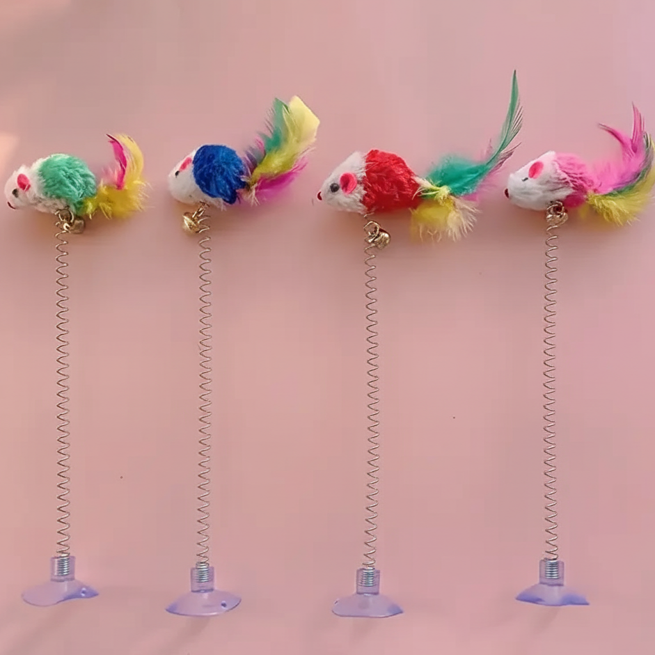 Quatre jouets souris colorés à ressort avec ventouses, prêts à divertir les chats.